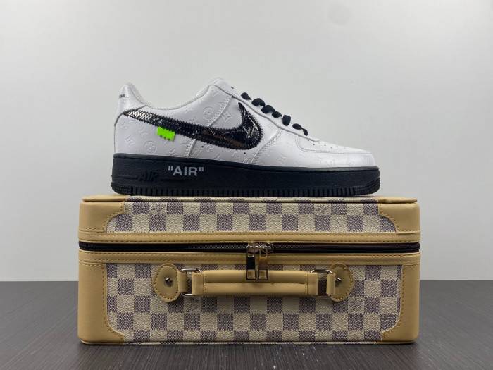 NIKE AIR FORCE SNEAKERS