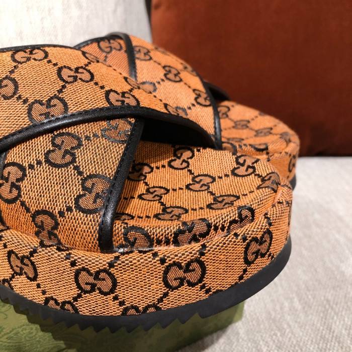 GUCC SLIPPERS