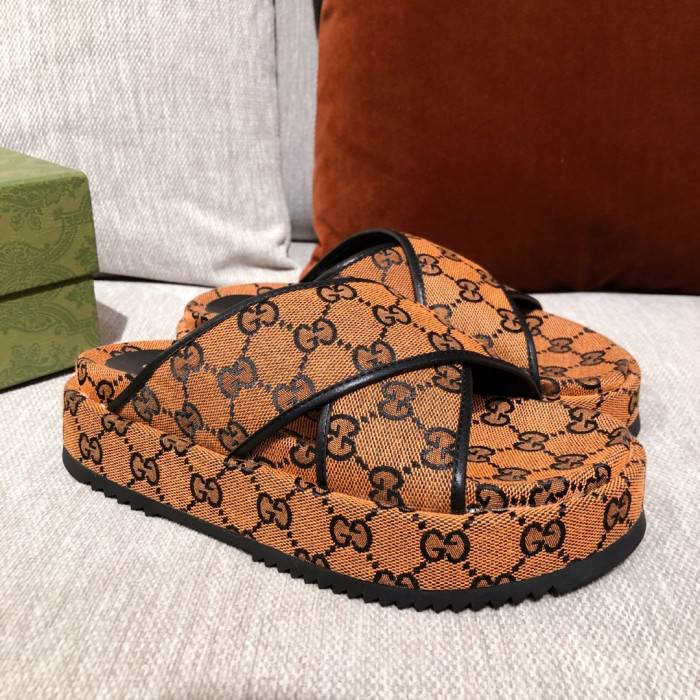 GUCC SLIPPERS