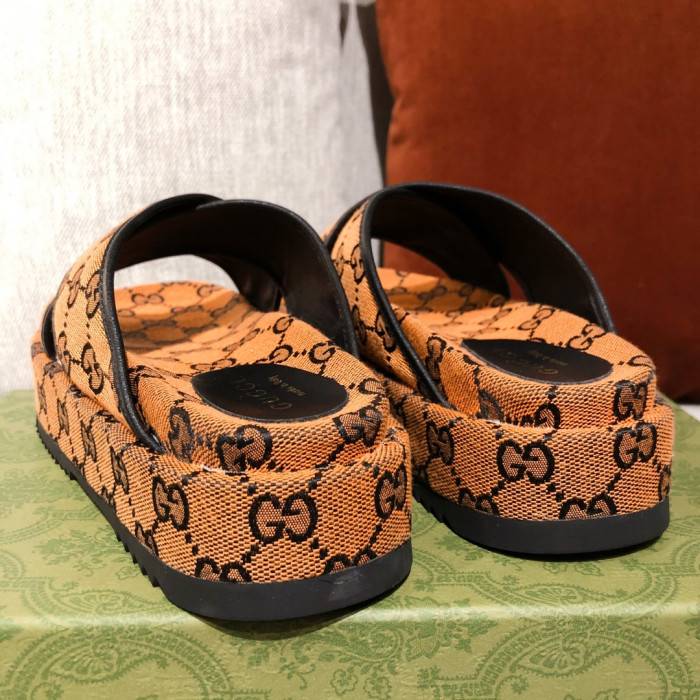 GUCC SLIPPERS