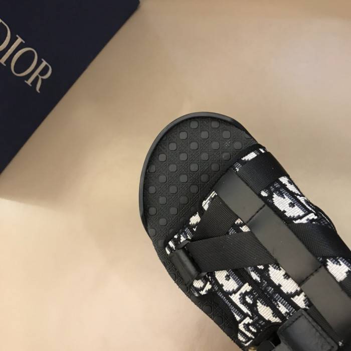 D10R SANDALS