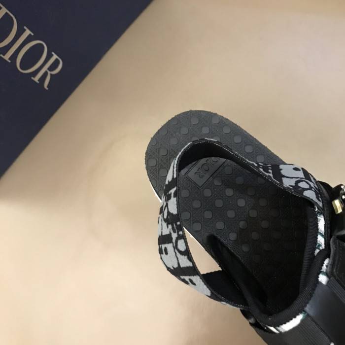 D10R SANDALS