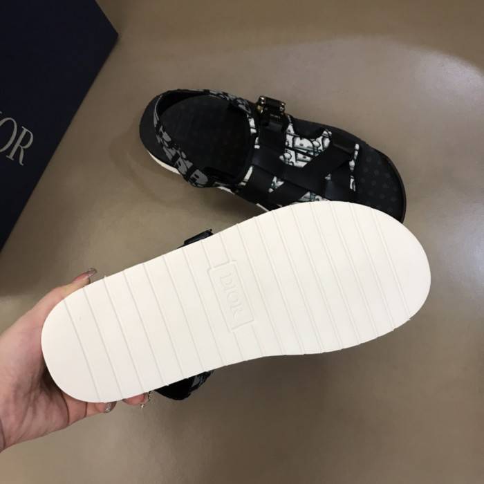 D10R SANDALS