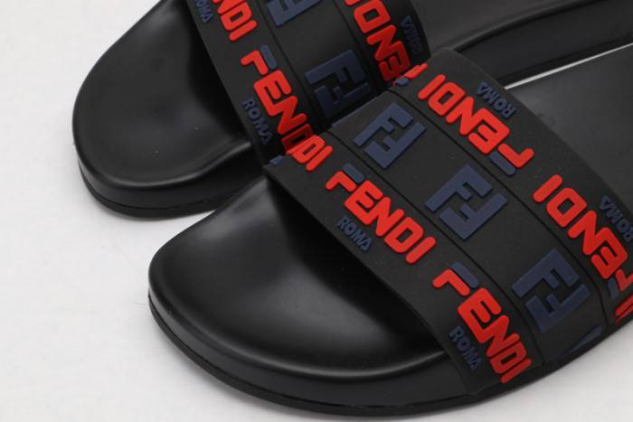 FEND1 SLIPPERS