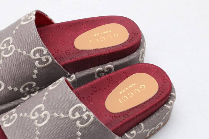 GUCC SLIPPERS