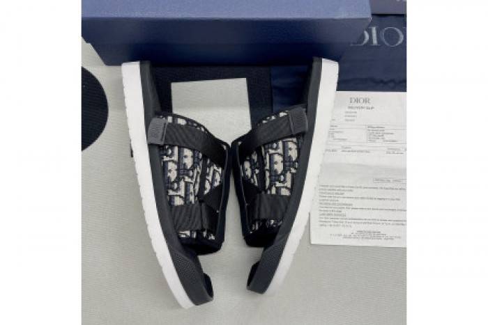 D10R SANDALS