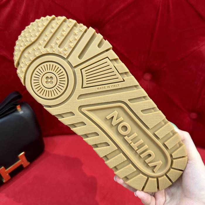 LOUI VUITTO SNEAKER
