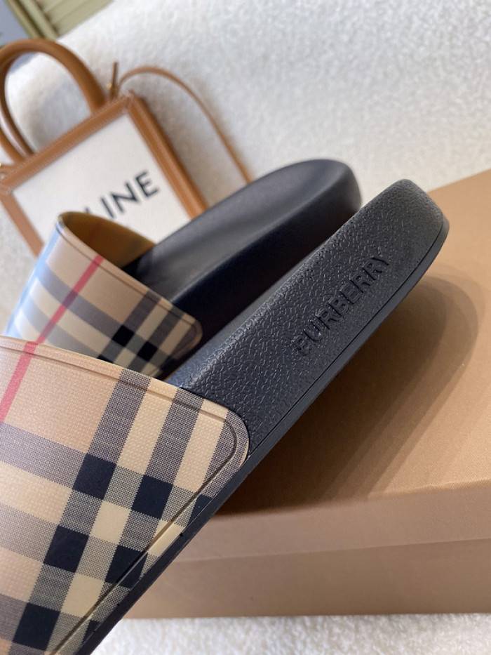 BUR_BERRY SLIPPERS
