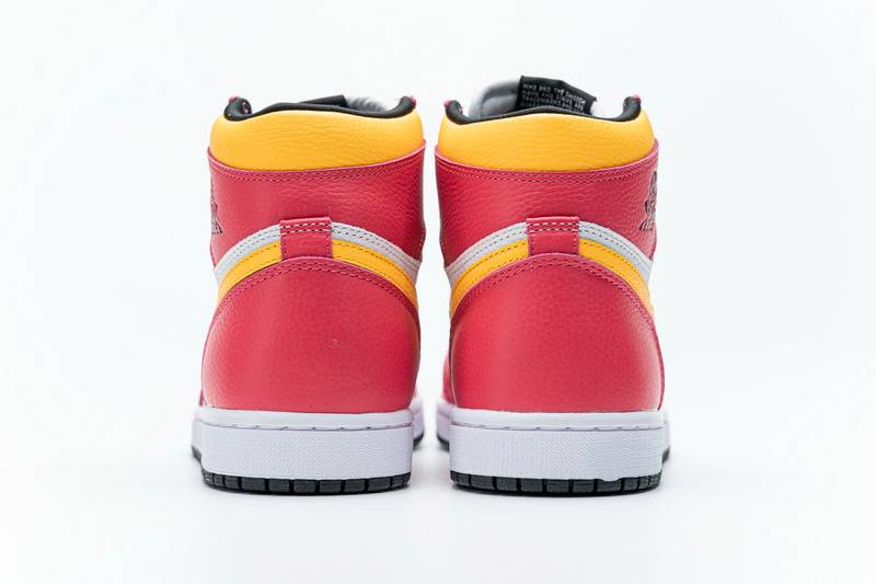 Air Jordan 1 Retro High OG Light Fusion Red