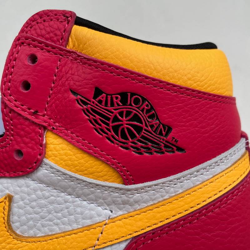 Air Jordan 1 Retro High OG Light Fusion Red