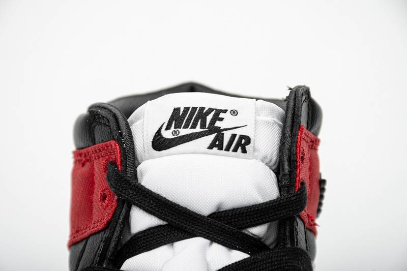Air Jordan 1 Retro High OG Satin Black Toe