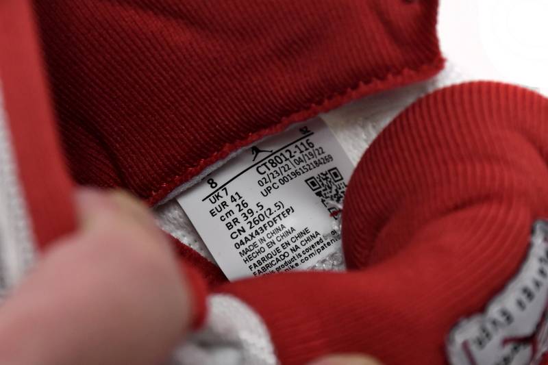 Air Jordan 11 Cherry