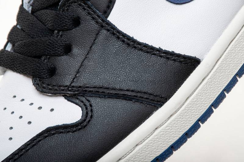 Air Jordan 1 Retro High Blue Moon