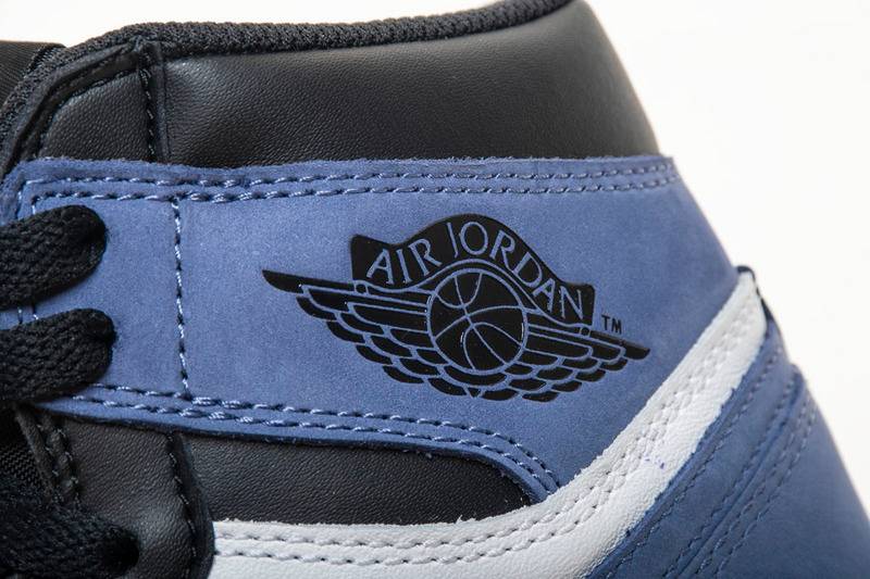 Air Jordan 1 Retro High Blue Moon