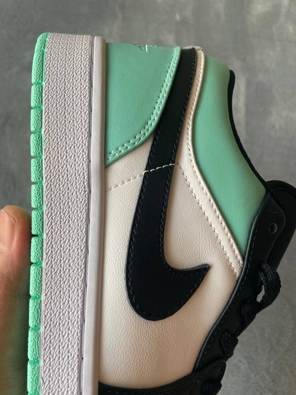 Air Jordan 1 Retro Low Chicago