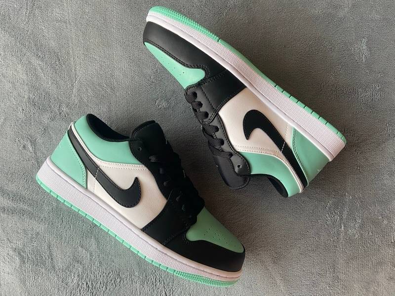 Air Jordan 1 Retro Low Chicago