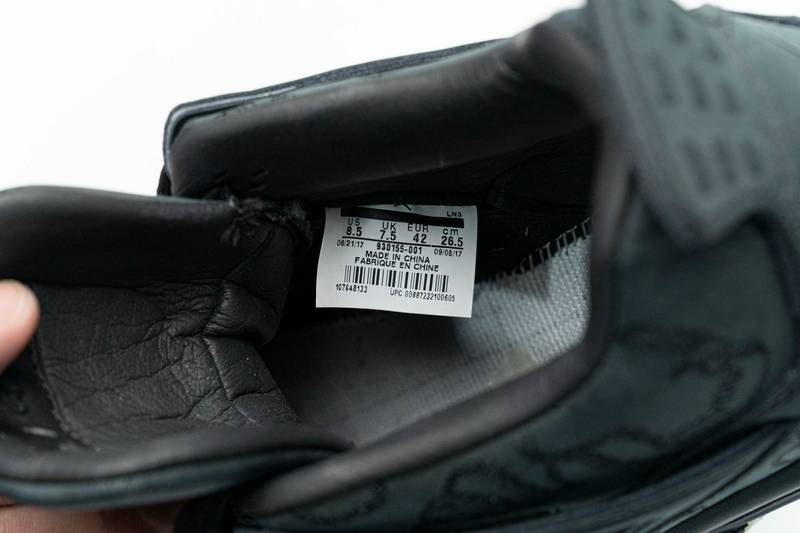 Air Jordan 4 Retro Kaws Black