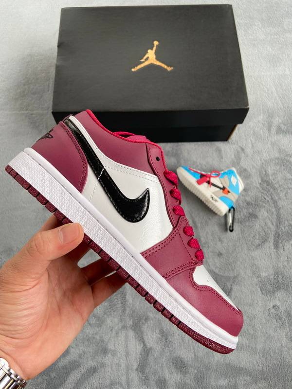 Jordan 1 Nike Dunk Low Noble Red
