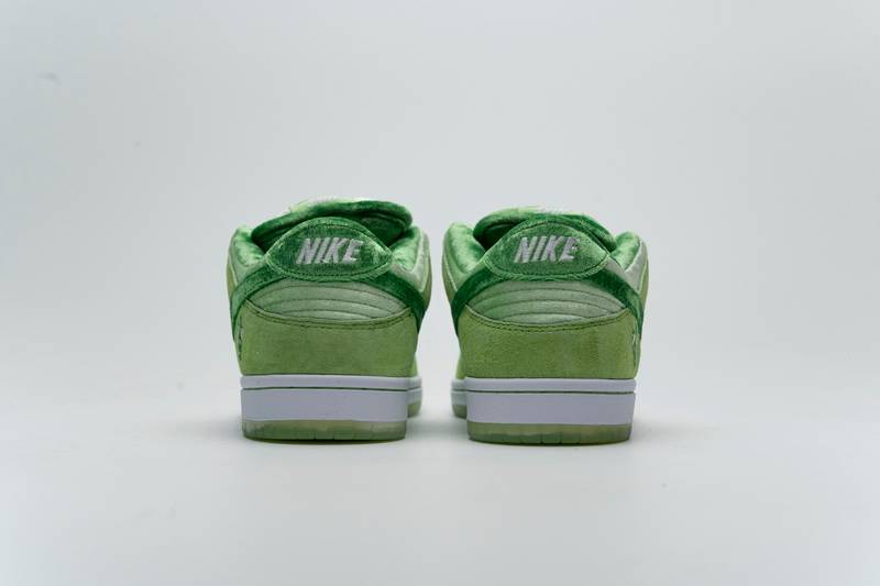Nike SB Dunk Low Strange Love Green