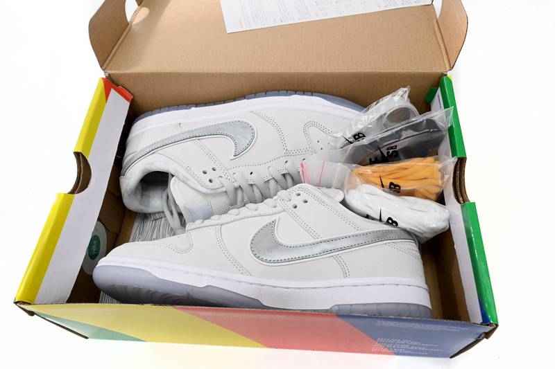 Nike SB Dunk Low White Lobster