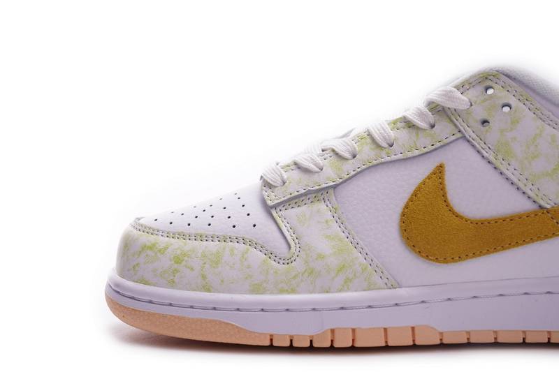 Nike SB Dunk Low Yellow Strike