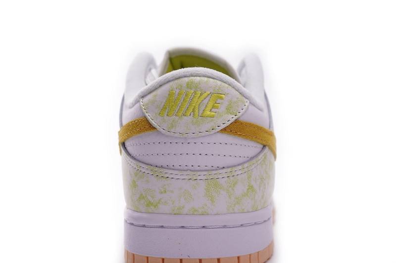 Nike SB Dunk Low Yellow Strike