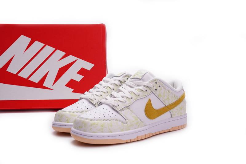 Nike SB Dunk Low Yellow Strike