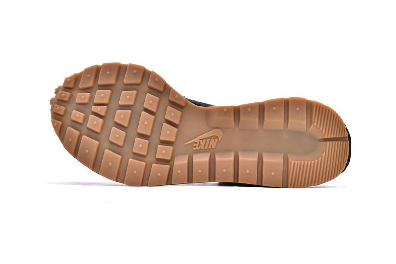 Nike Vaporwaffle sacai Black Gum