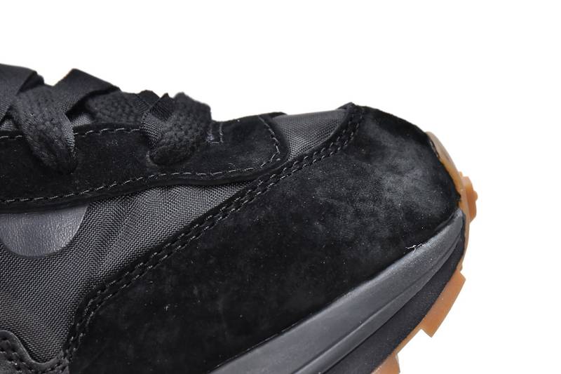 Nike Vaporwaffle sacai Black Gum