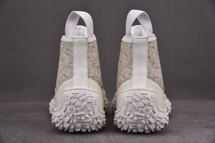 D10R B28 Oblique High Top Sneaker