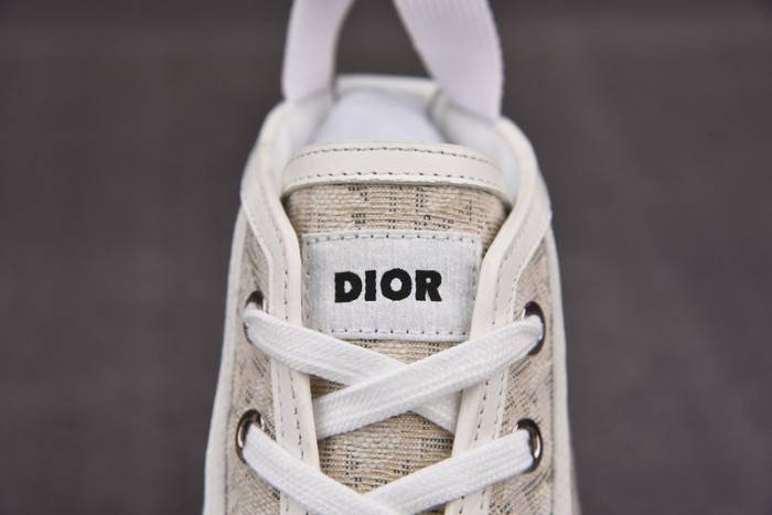 D10R B28 Oblique High Top Sneaker