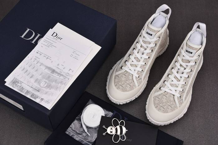 D10R B28 Oblique High Top Sneaker