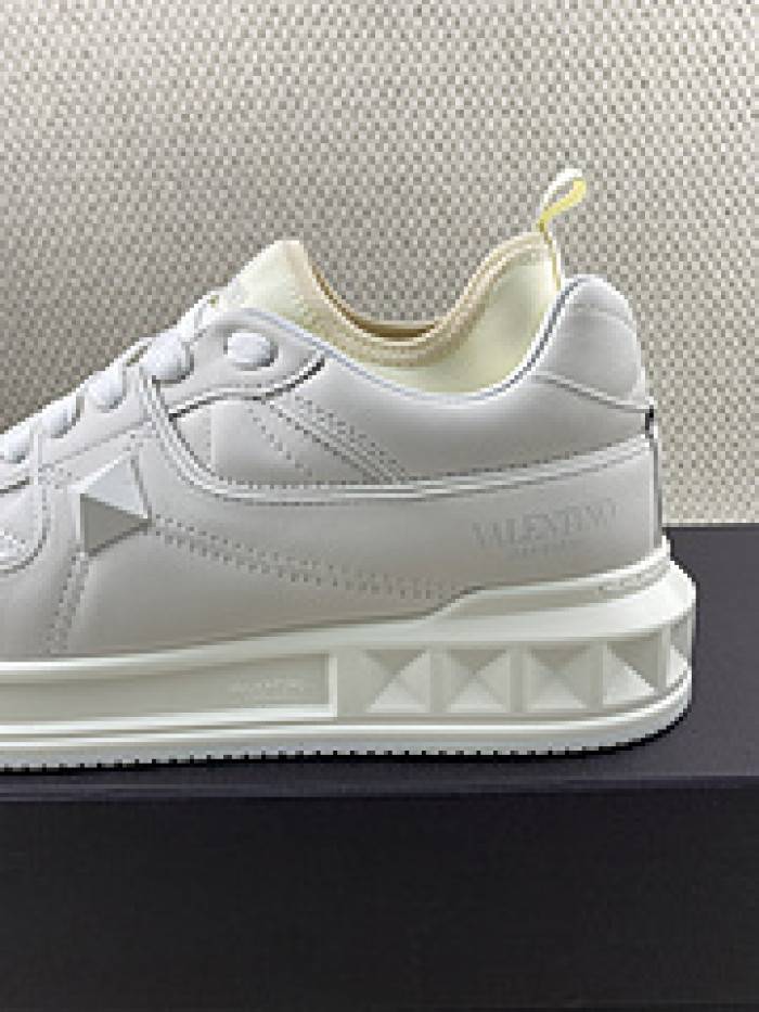 VALE·NTI·NO· Sneakers VS011