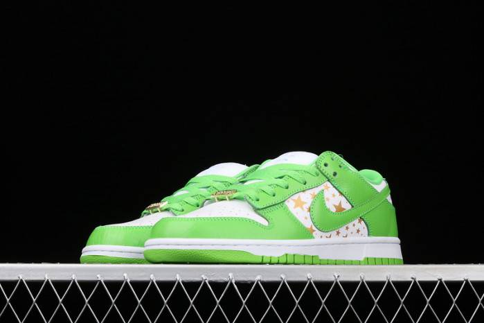 Nike SB Dunk Low Stars Mean Green (2021) DH3228-101